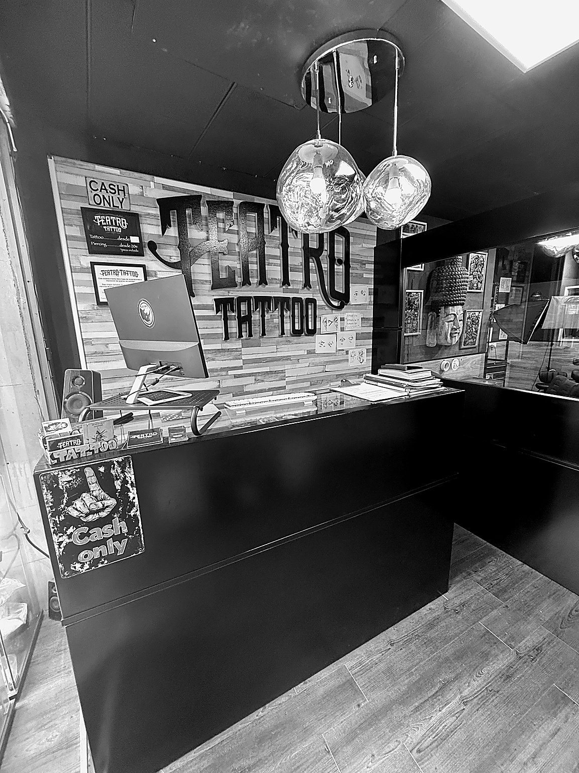 Interior del estudio Teatro Tattoo en Alicante
