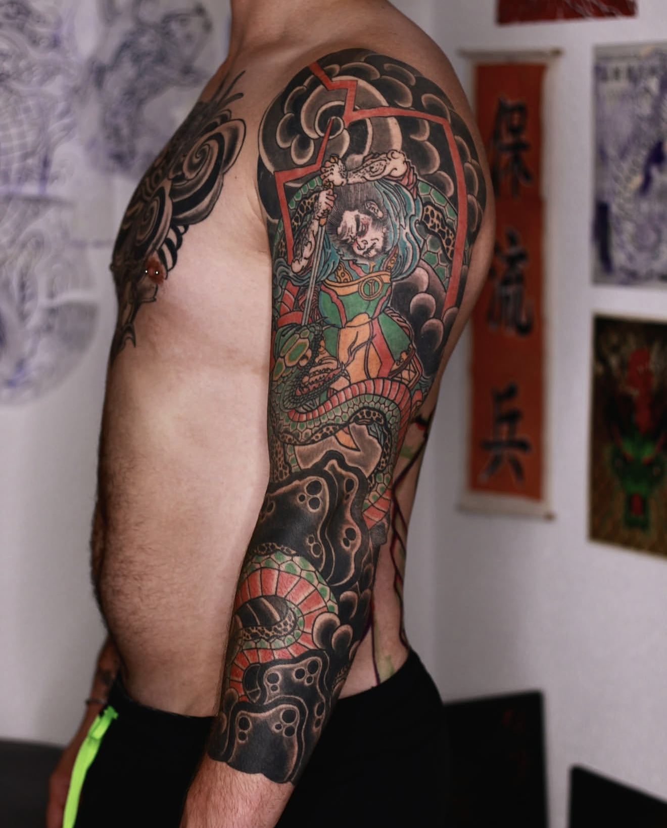 Farbiges japanisch inspiriertes Tattoo von Jorge